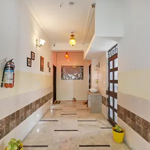 **** Hotel Girnar India